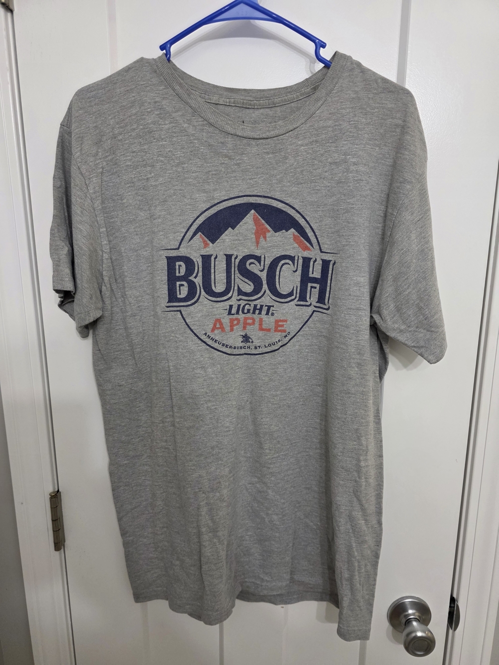 Busch Light Apple Men's Gray Graphic T-Shirt Medium